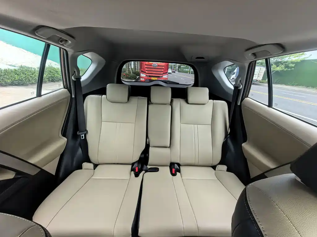 Toyota RAV4 2016 — фото 10