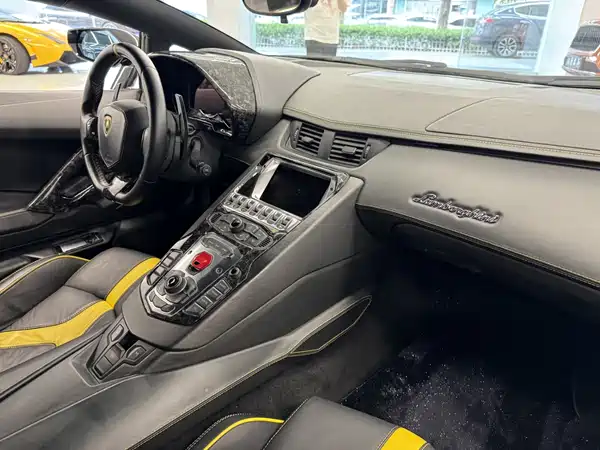 Lamborghini Aventador 2011