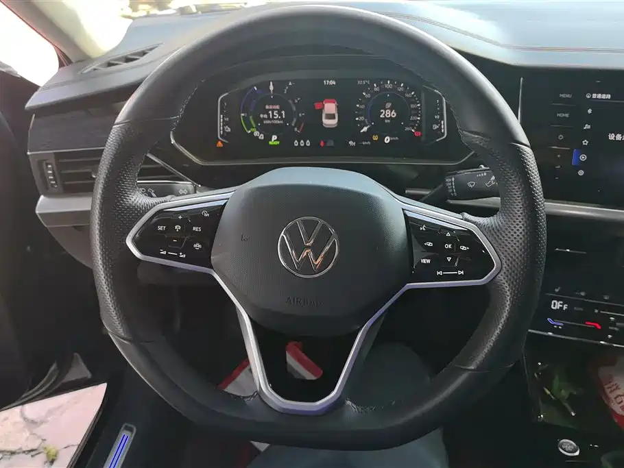 Volkswagen Passat PHEV 2023 — фото 15