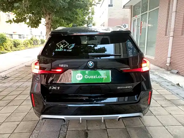 BMW iX1 2024