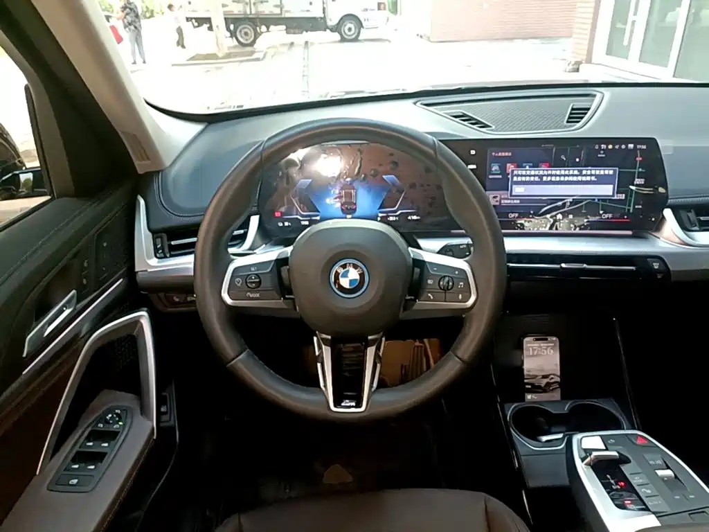 BMW iX1 2024 — фото 11