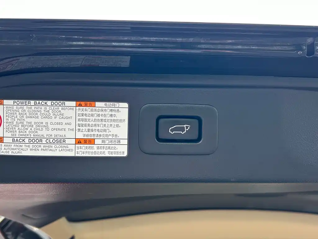 Toyota Alphard 2023 — фото 16