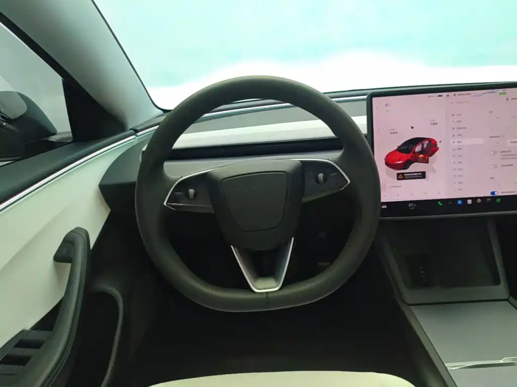 Tesla Model 3 2025 — фото 11