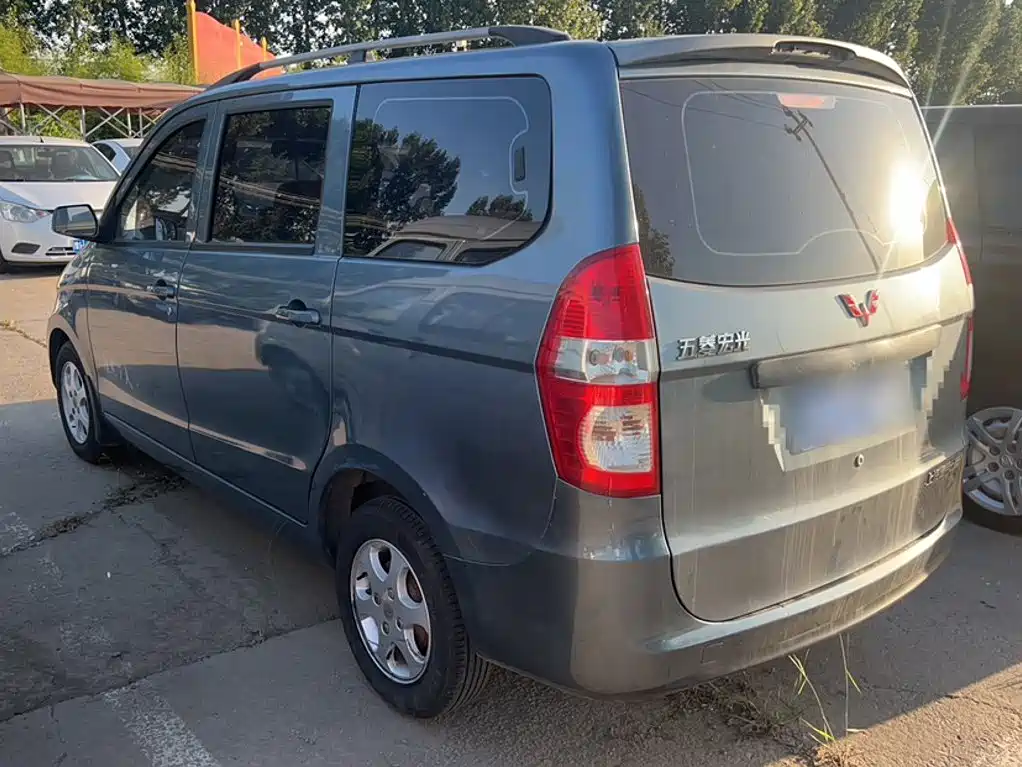 Wuling Hongguang 2015 — фото 10