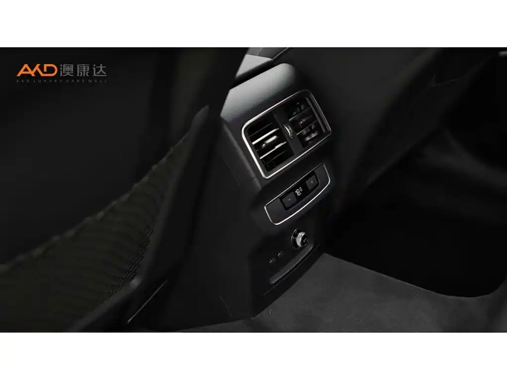 Audi Q5L Sportback 2024 — фото 9
