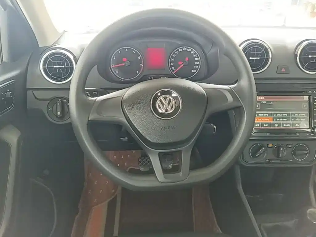 Volkswagen Jetta 2017 — фото 11