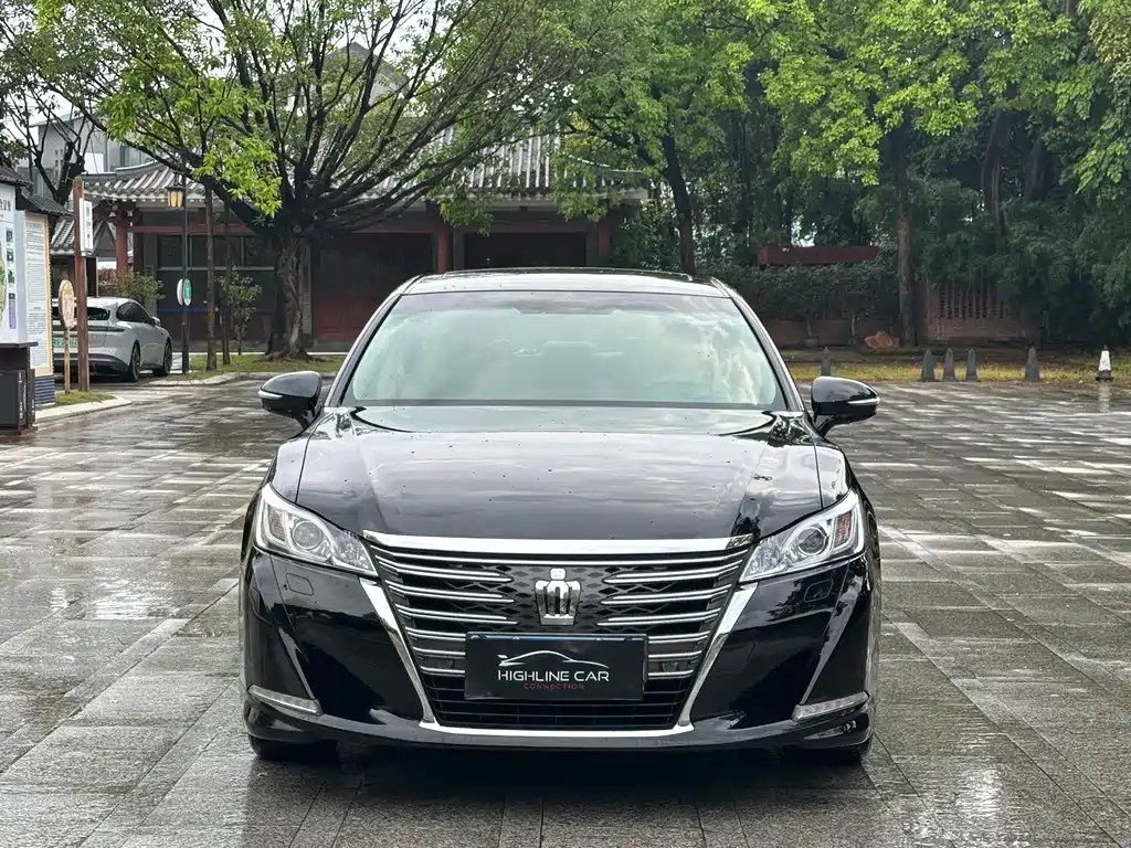 Toyota Crown 2015