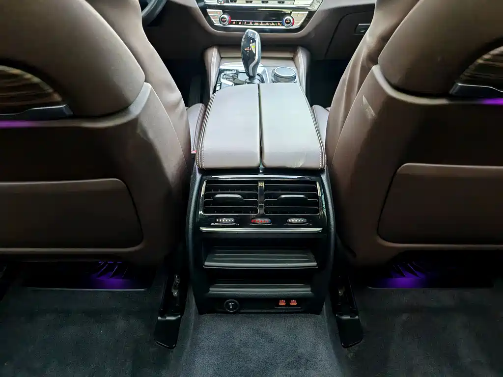 BMW 5 Series New Energy 2019 — фото 12