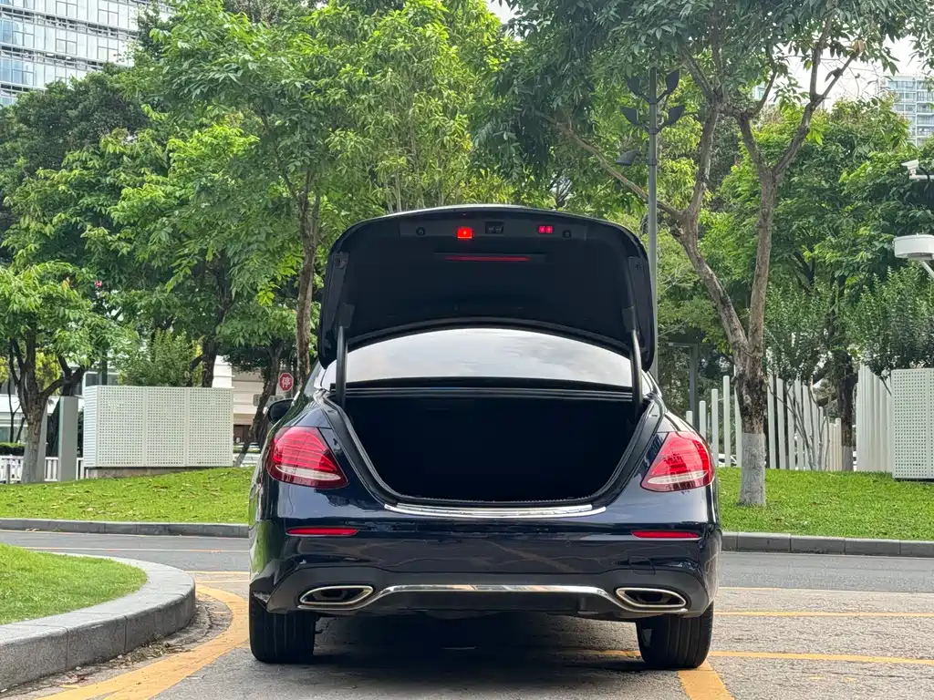 Mercedes-Benz E-Class 2020 — фото 17