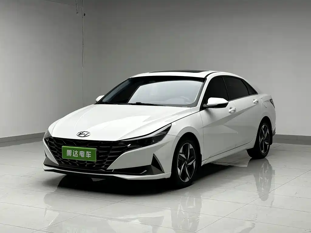 Hyundai Elantra 2023 — фото 1