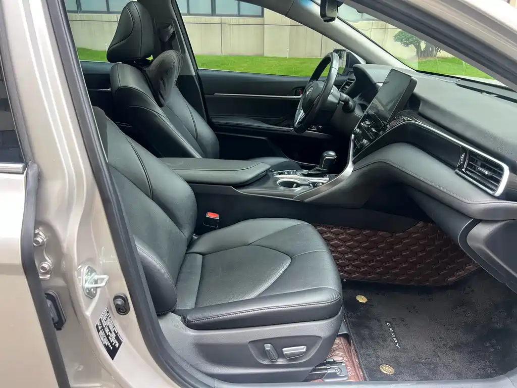 Toyota Camry 2023 — фото 16