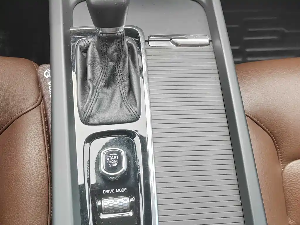 Volvo XC60 2019 — фото 13