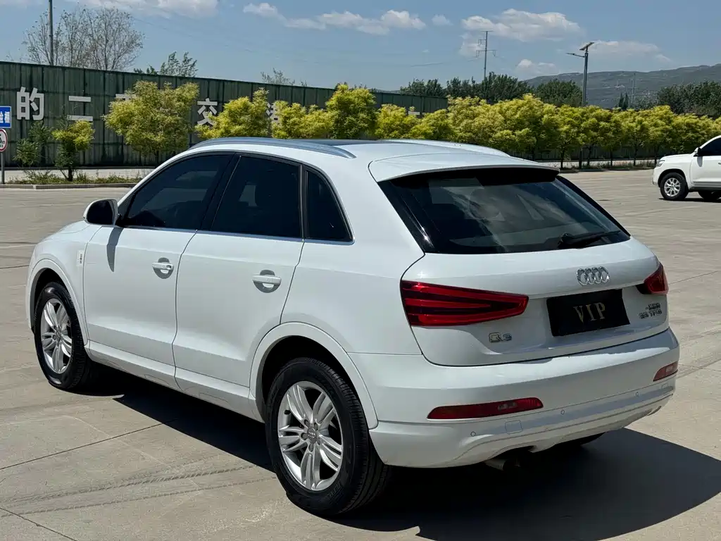 Audi Q3 2016 — фото 19