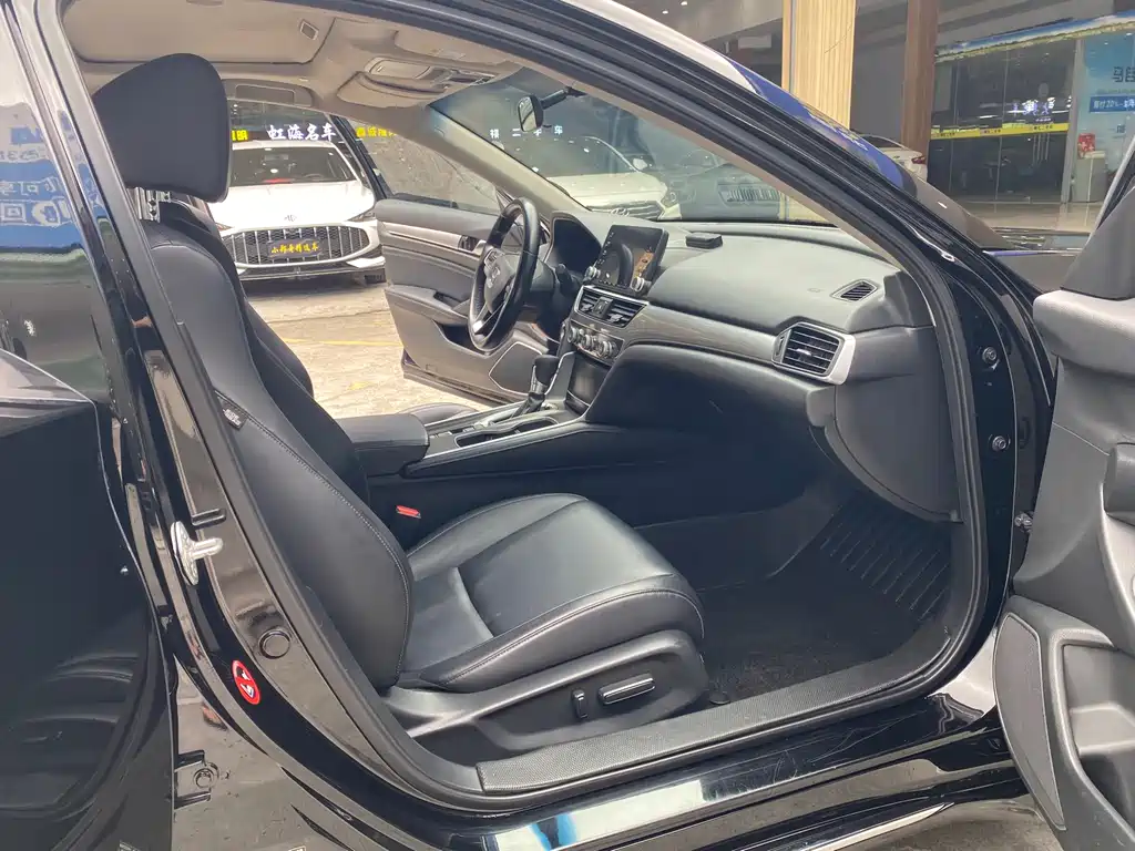 Honda Accord 2019 — фото 13