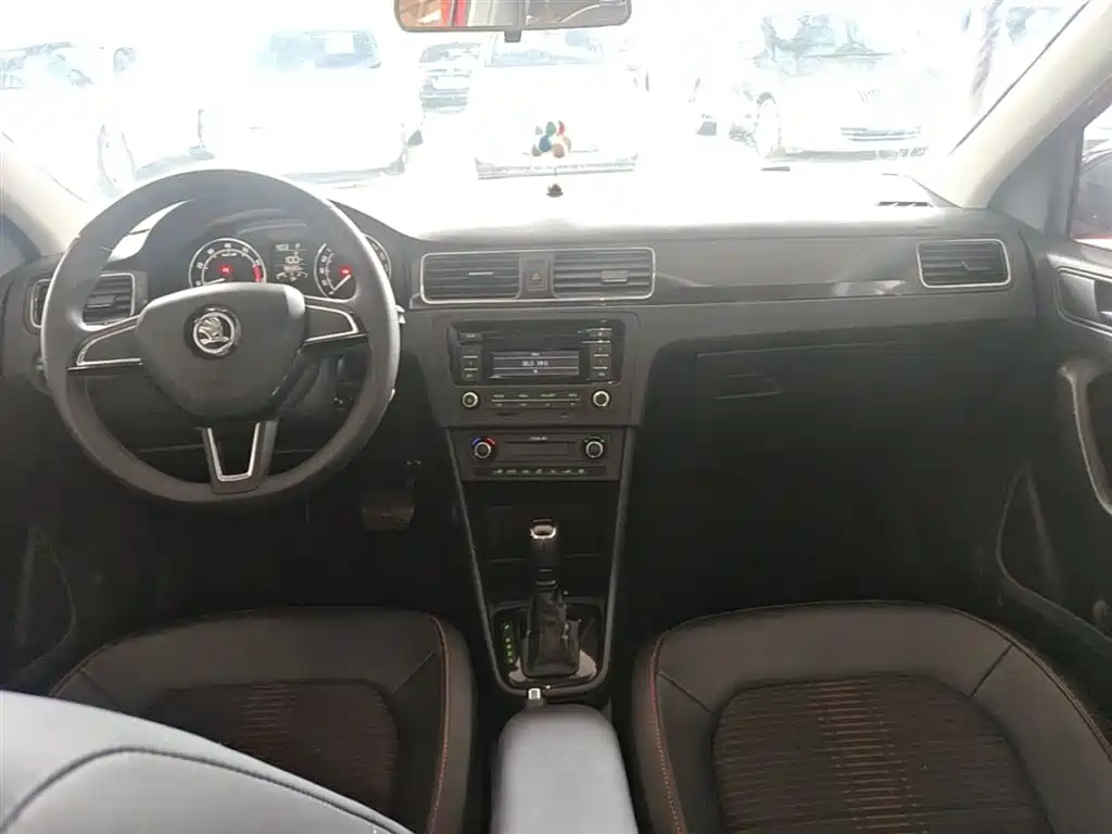 Skoda Rapid Spaceback 2016 — фото 10