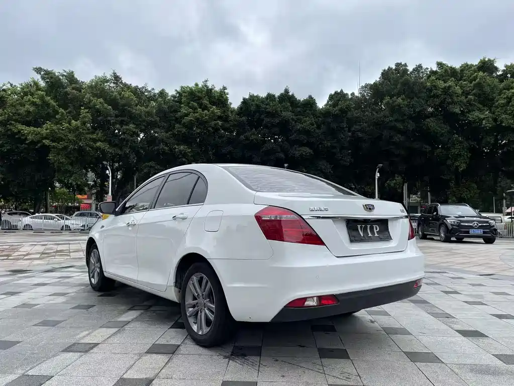 Geely Emgrand 2018 — фото 10