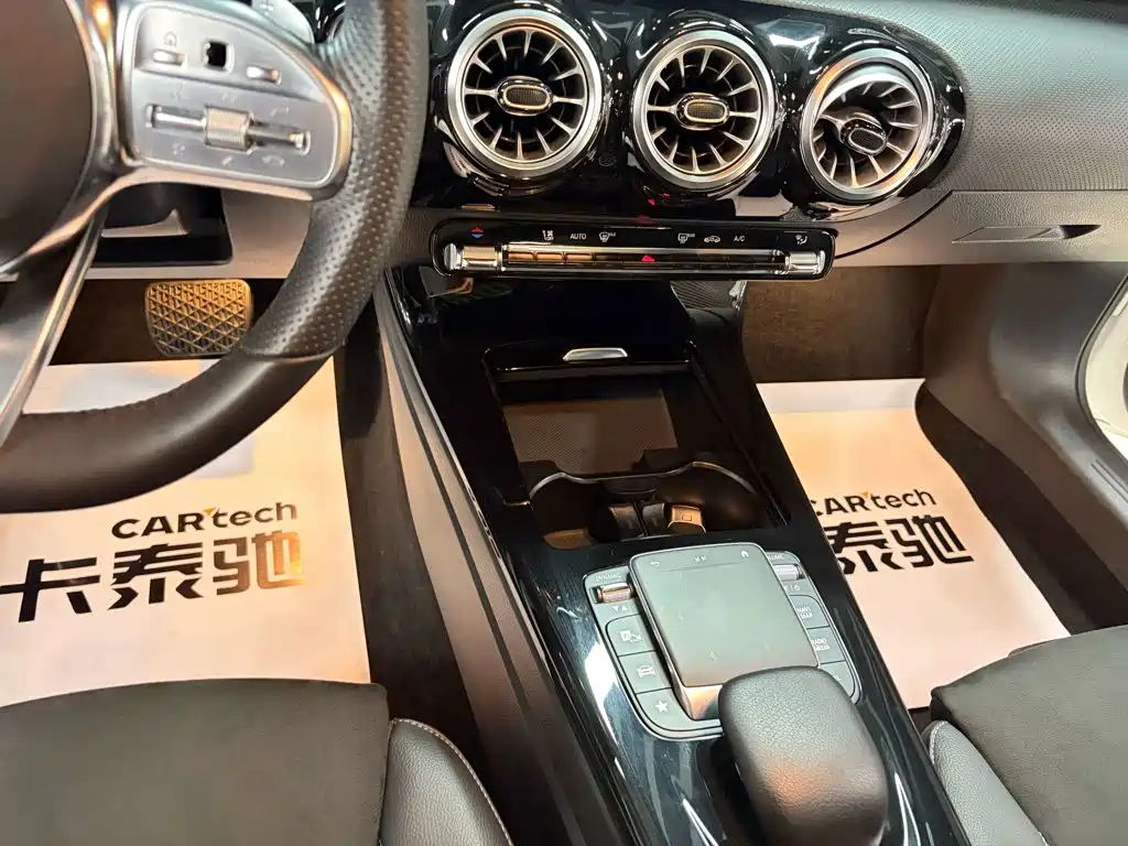Mercedes-Benz A-Class 2023 — фото 10