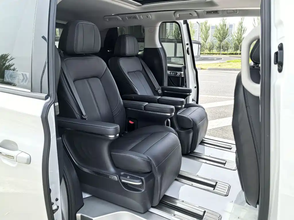 GAC Motor Trumpchi M8 2023 — фото 17