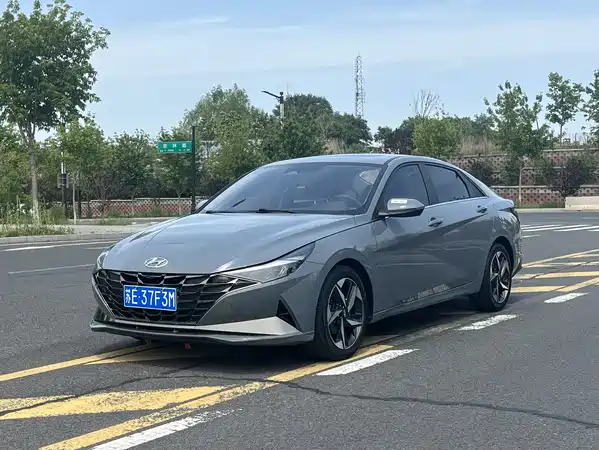 Hyundai Elantra 2022