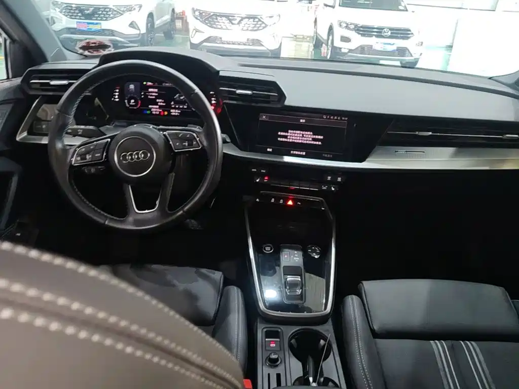 Audi A3 2023 — фото 10