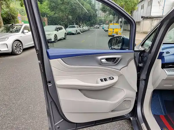 Roewe iMAX8 2022