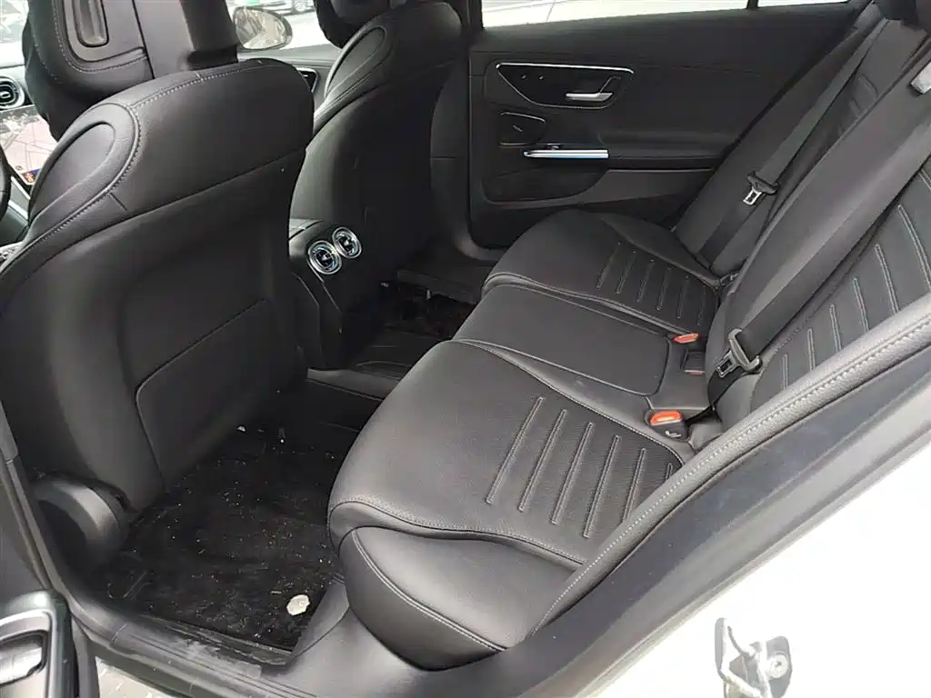 Mercedes-Benz C-Class 2024 — фото 17