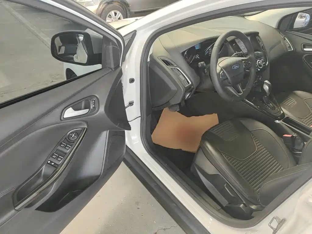 Ford Focus 2015 — фото 16