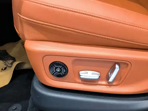 Li Auto L6 2025