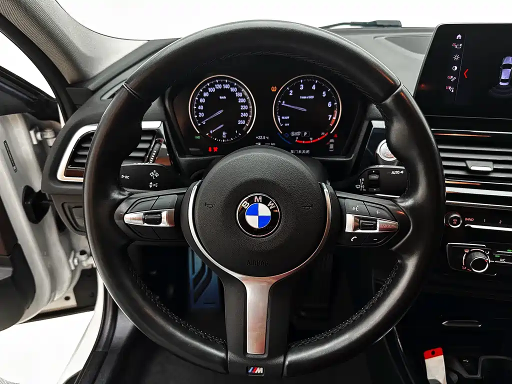 BMW 1 Series 2022 — фото 19