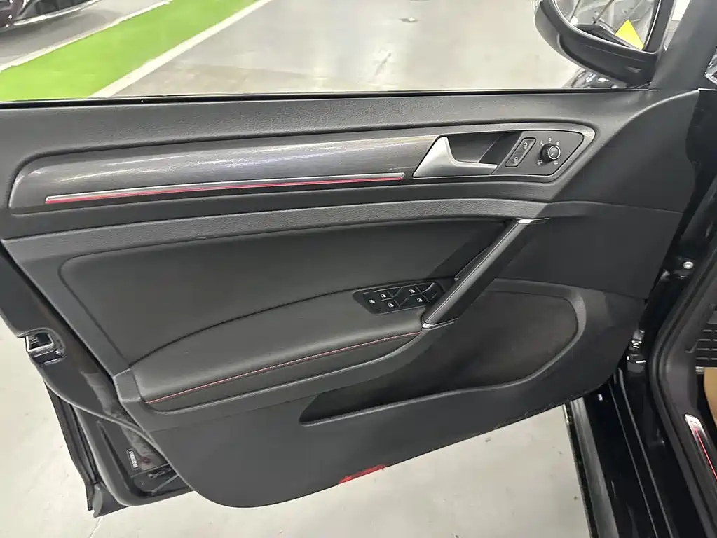 Volkswagen Golf GTI 2018 — фото 12