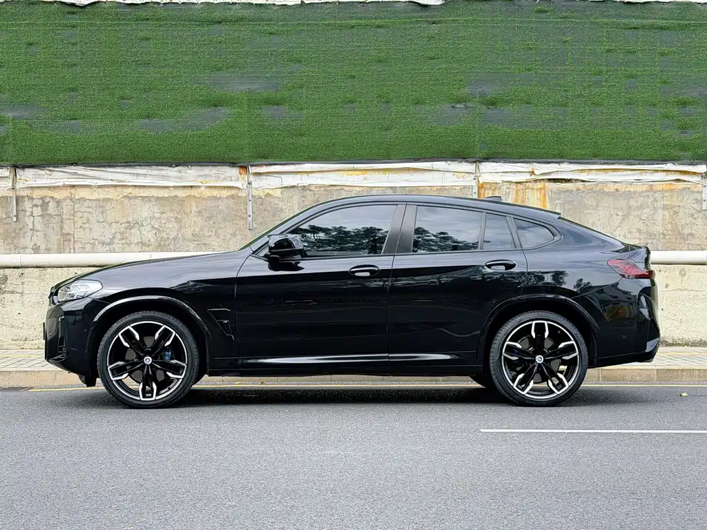 BMW X4 M40i 2023 — фото 2