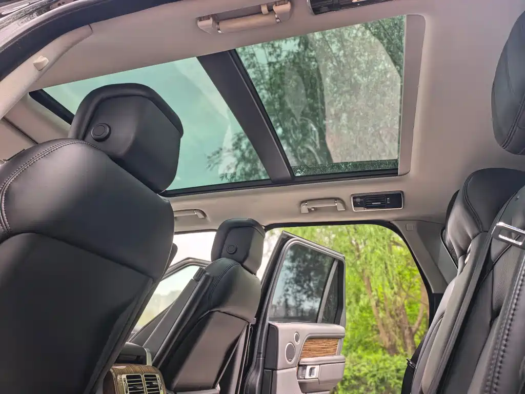 Land Rover Range Rover 2018 — фото 18