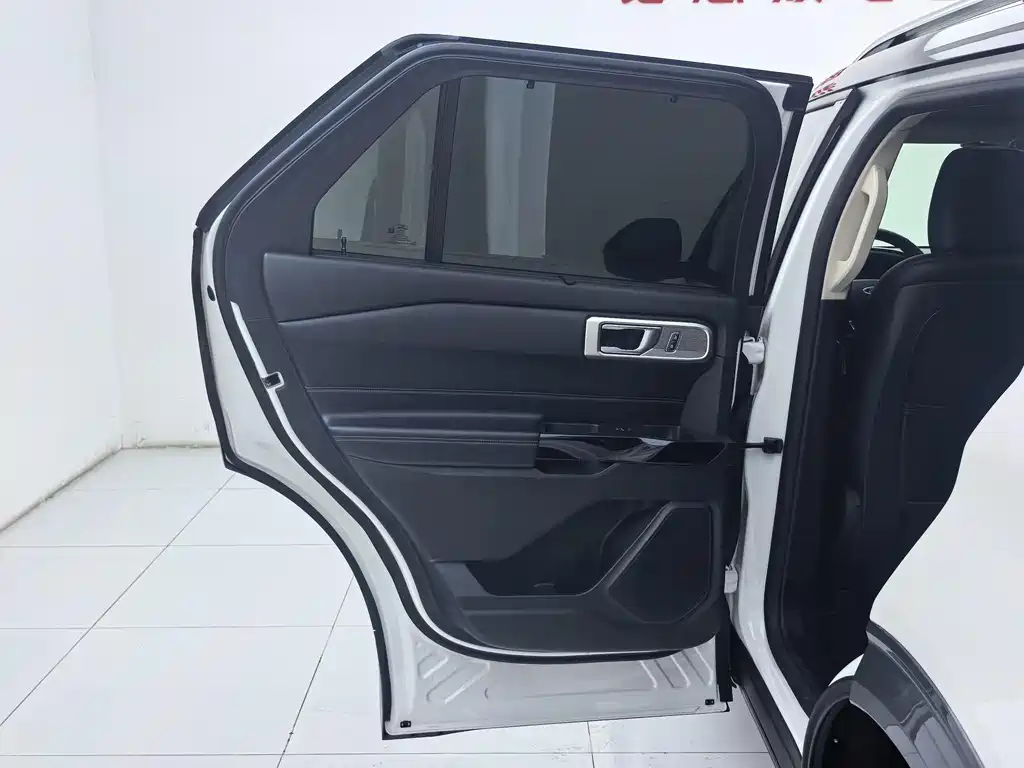 Ford Explorer 2021 — фото 11