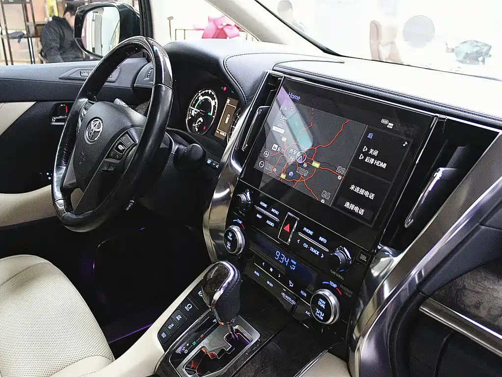 Toyota Alphard 2021 — фото 17