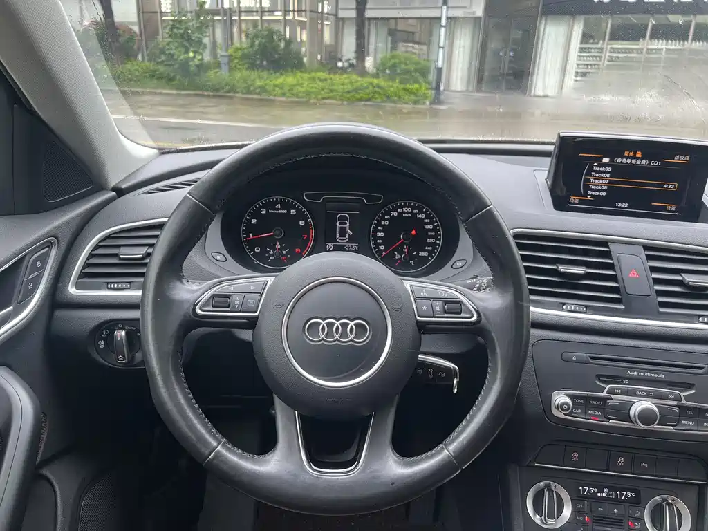 Audi Q3 2016 — фото 8
