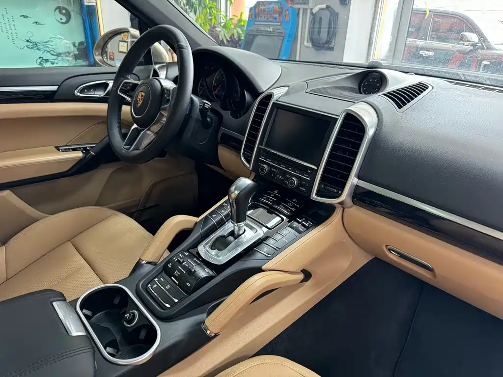 Porsche Cayenne 2015 — фото 36