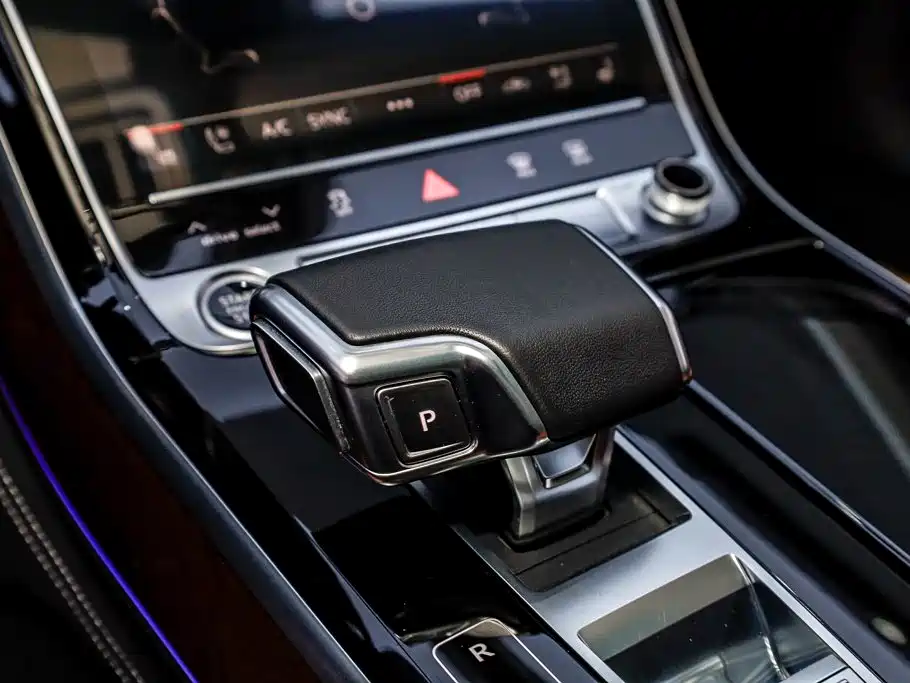 Audi A8 2022 — фото 30