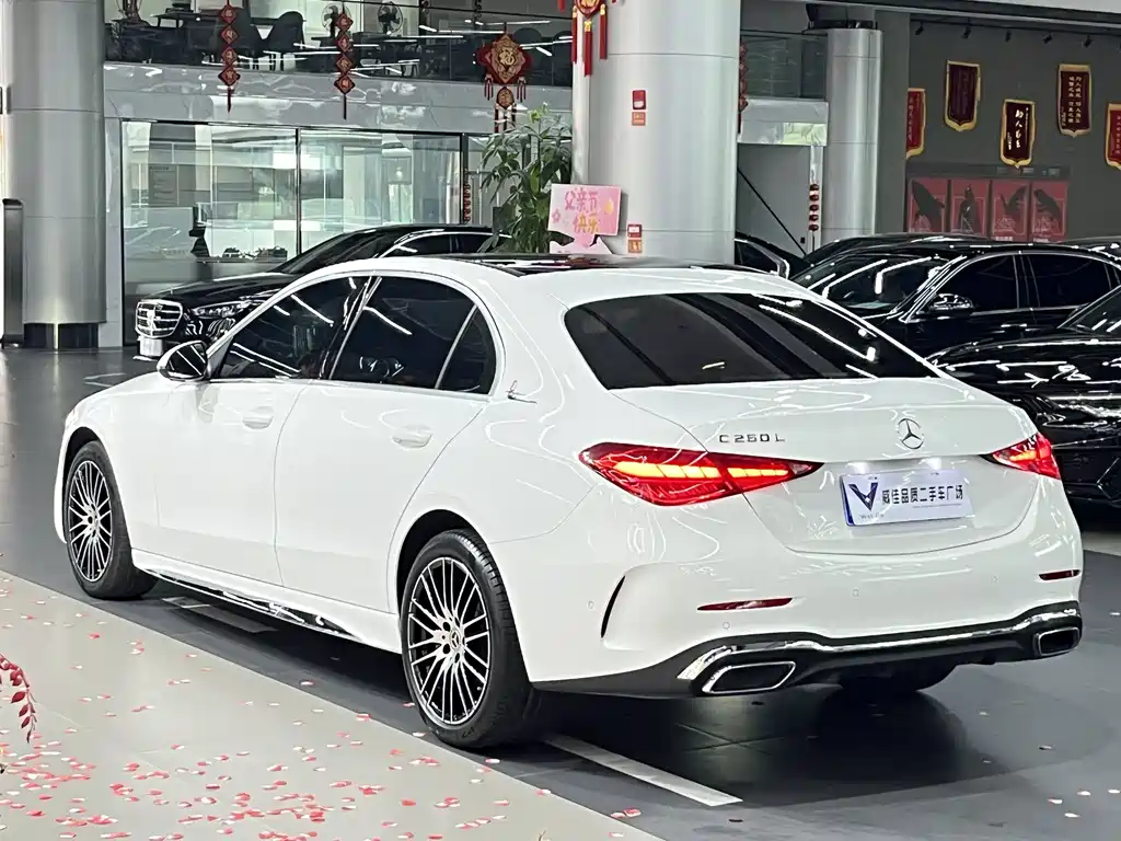 Mercedes-Benz C-Class 2024 — фото 9