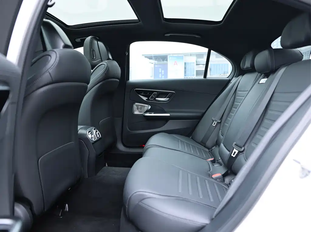Mercedes-Benz C-Class 2023 — фото 18