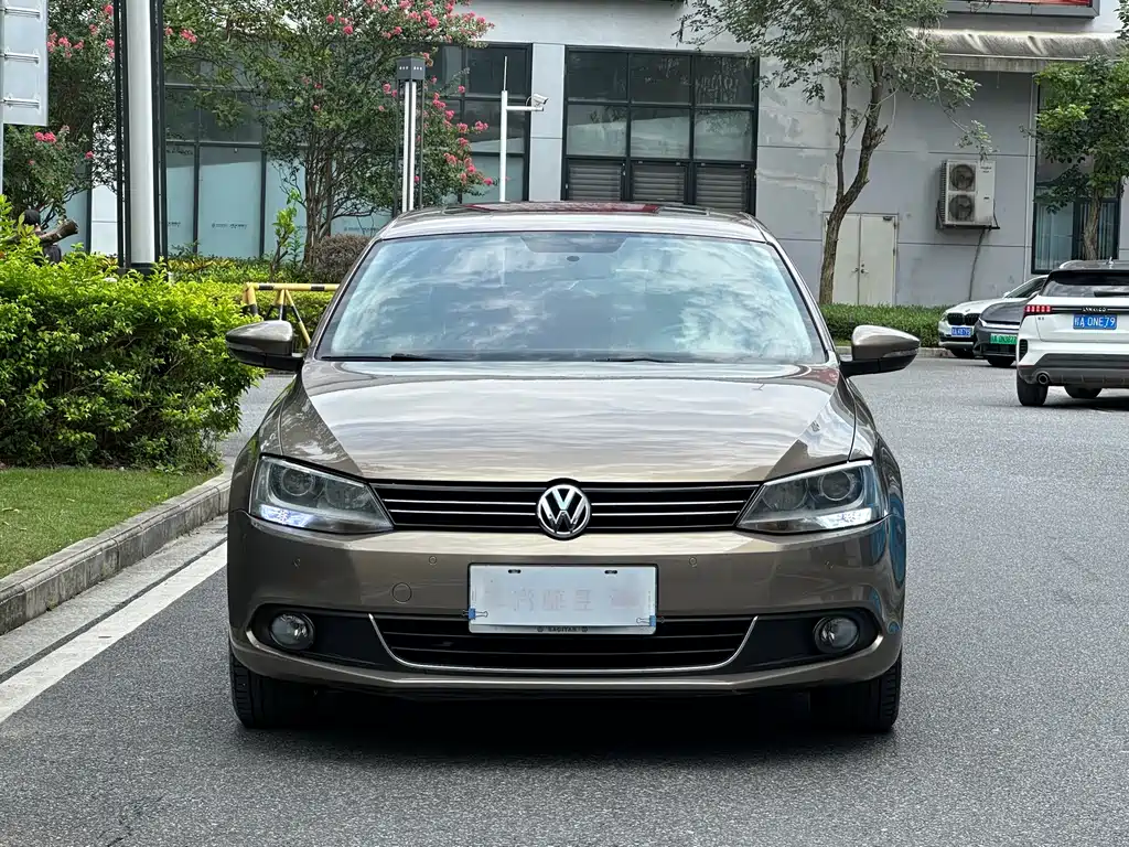 Volkswagen Sagitar 2014