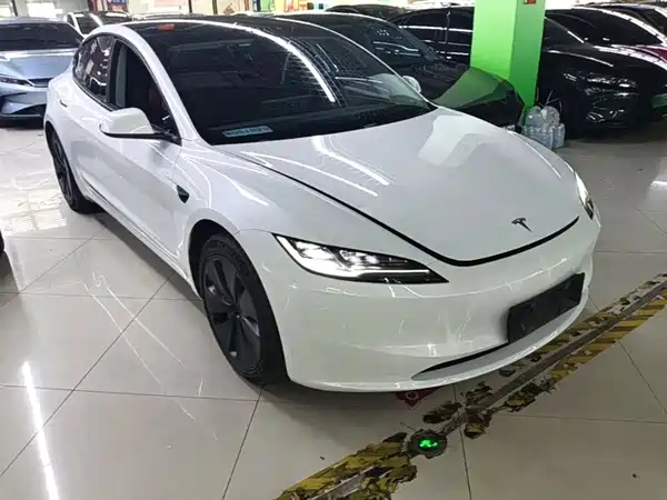 Tesla Model 3 2024