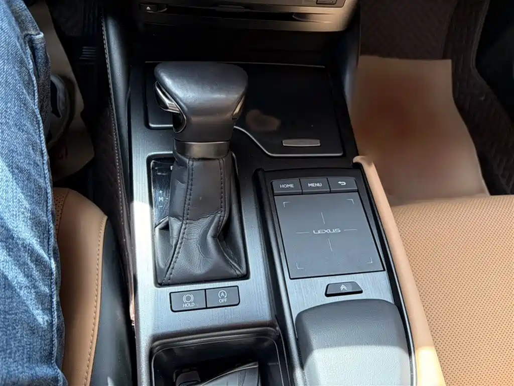 Lexus ES 2022 — фото 16