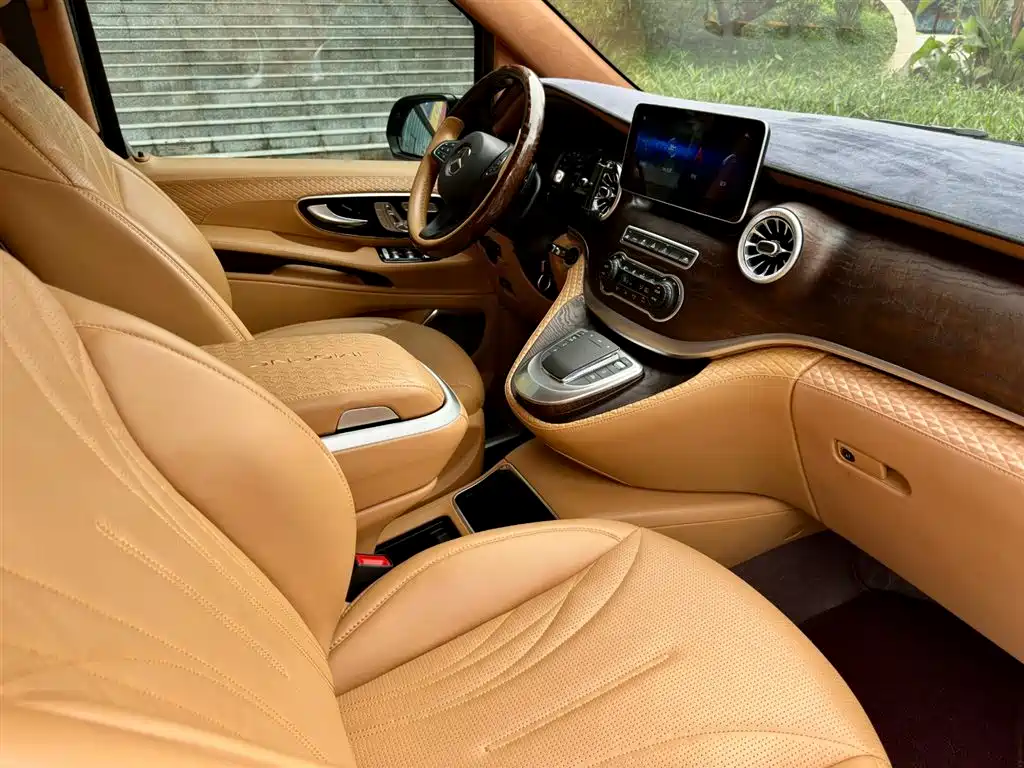 Mercedes-Benz V-Class 2023 — фото 12