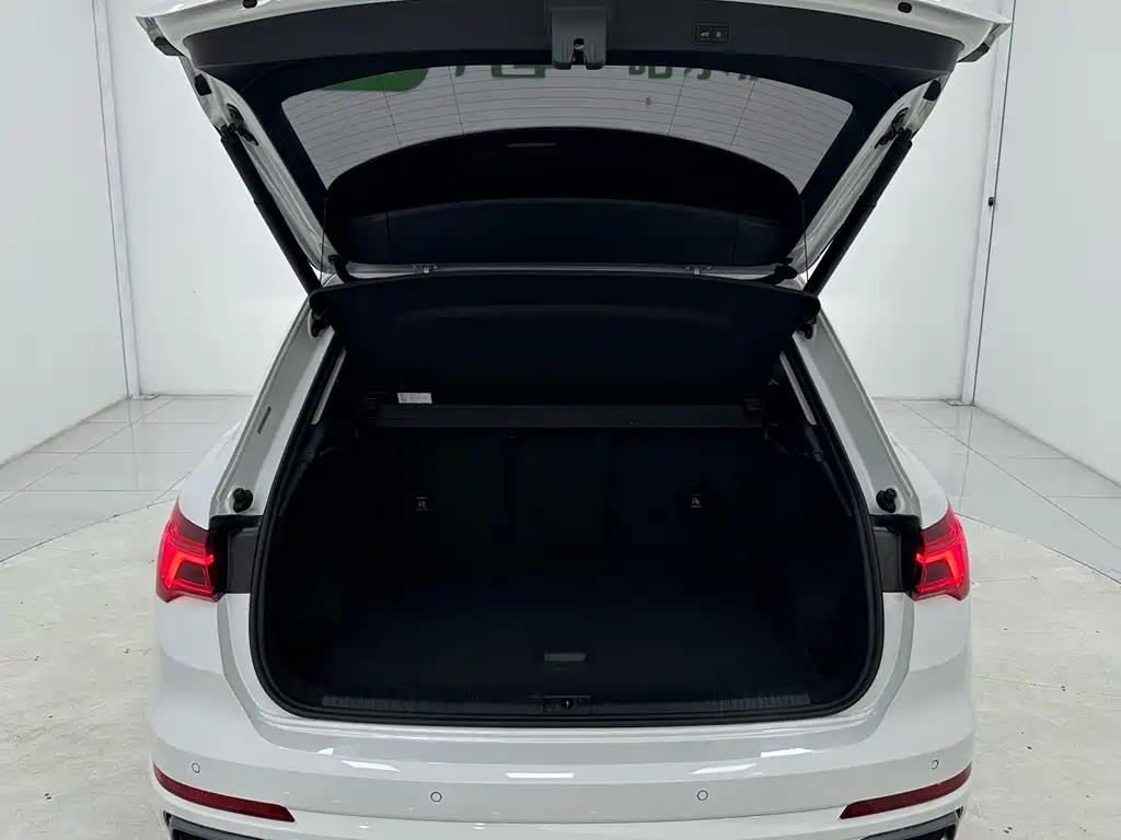 Audi Q3 2021 — фото 15
