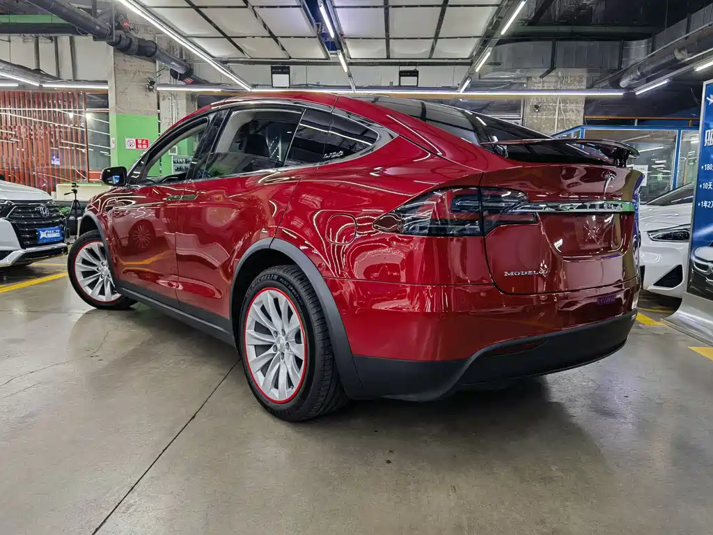 Tesla Model X 2018 — фото 4