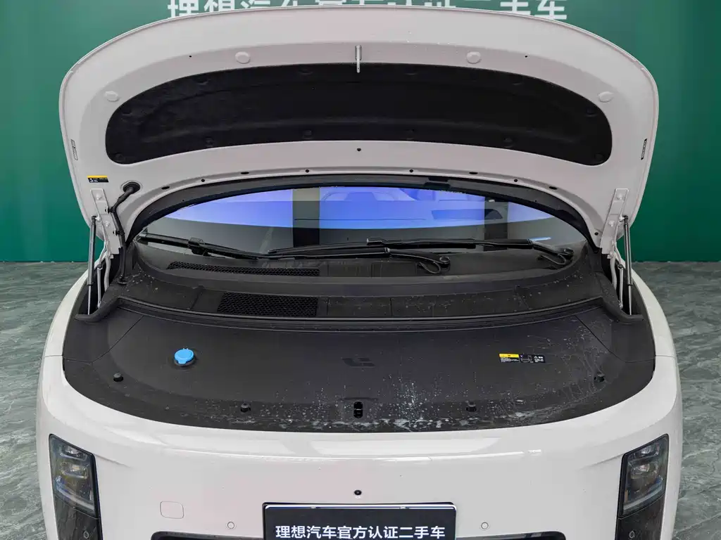 Li Auto i8 2025 — фото 4
