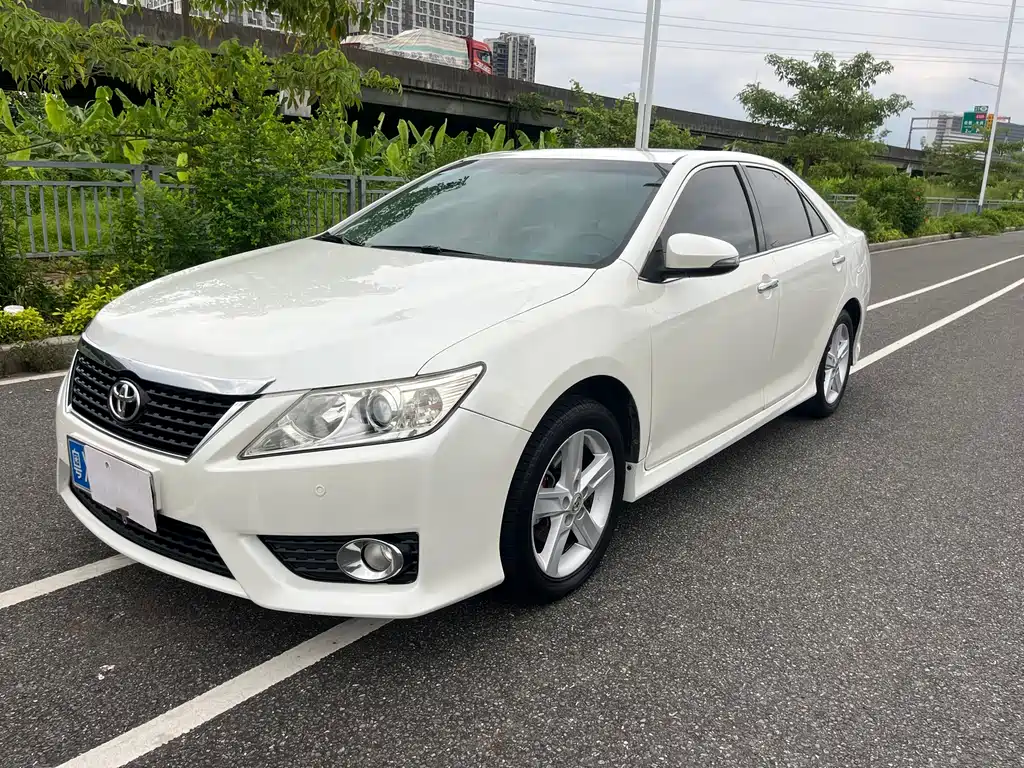 Toyota Camry 2013 — фото 2