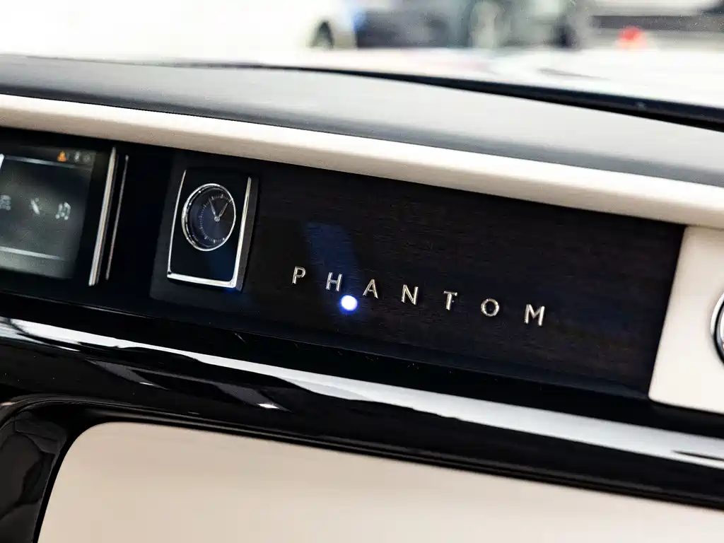 Rolls-Royce Phantom 2018 — фото 13