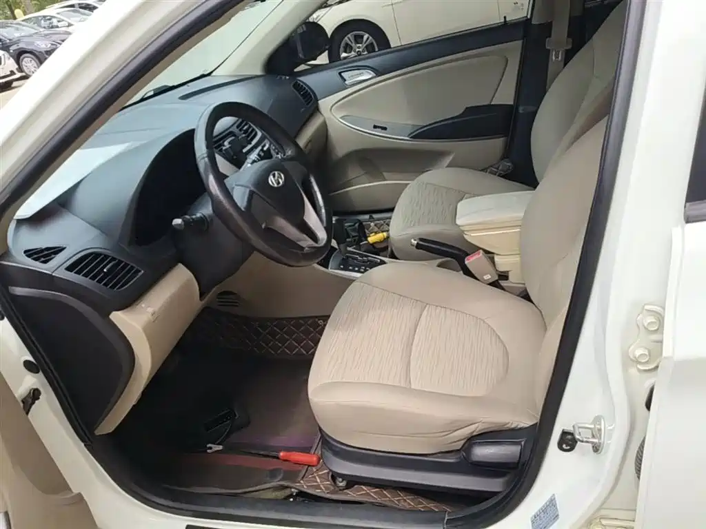 Hyundai Verna 2015 — фото 15