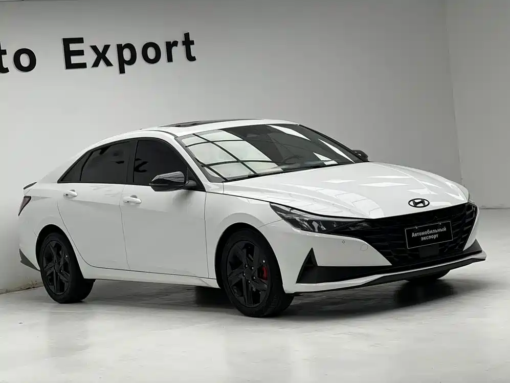 Hyundai Elantra 2023 — фото 3